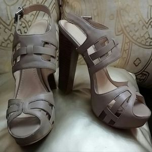 Brand New Calvin Klein Platform San dal